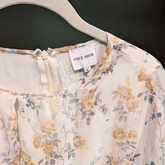 Flowy Floral Dress - Picture 3 of 3